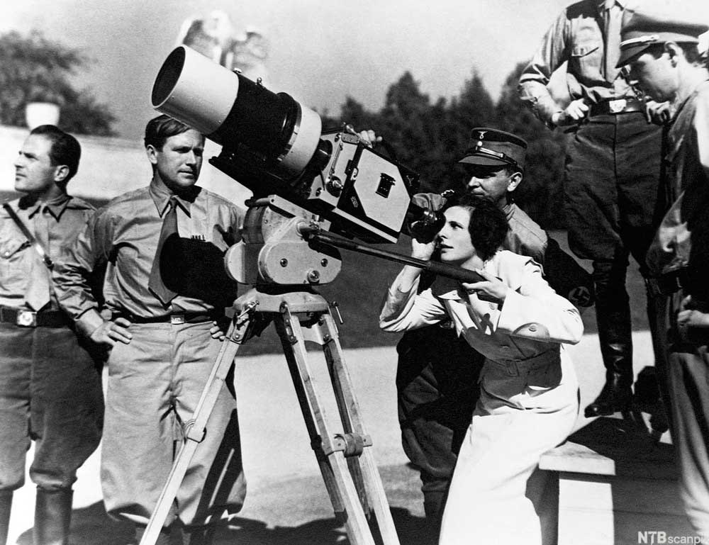 Leni Riefenstahl bak kamera