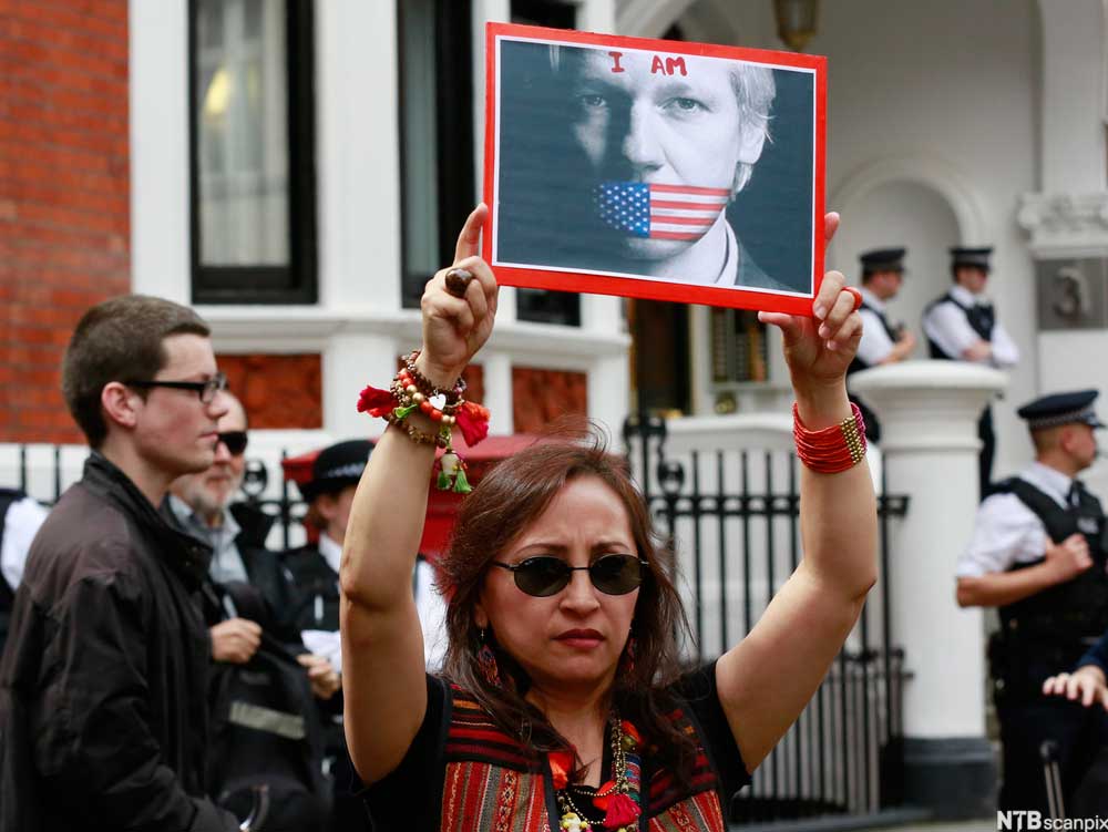 Demonstrasjon for å sette Julian Assange fri