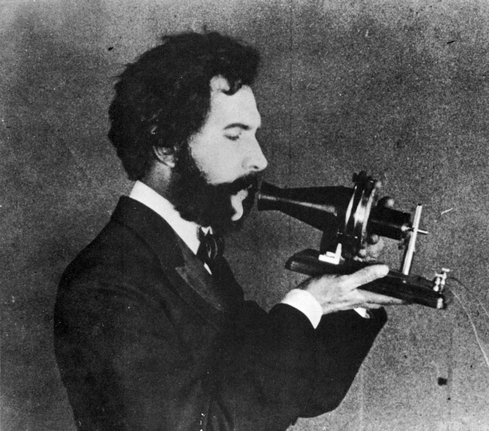 Alexander Graham Bell demonstrerer telefonen